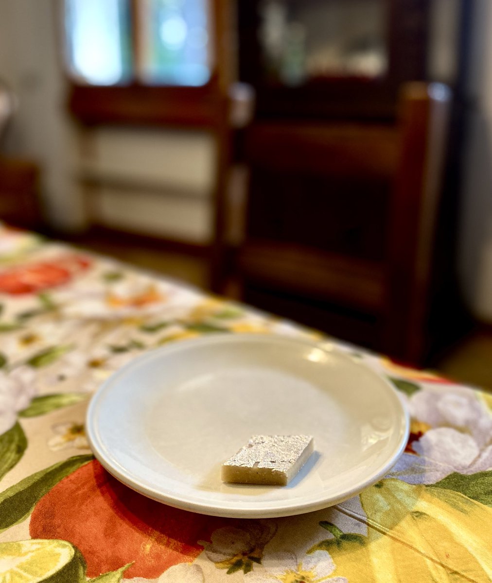 namchu's tweet photo. Yaaaay!!!
#Darjeeling tea, #dalley chilli paste, dried dalley chilly, packets of Wai-Wai, #Haldiram Bikaneri Bhujiya (yes, with the turds), dodha burfi, kaaju katli, gundruk and, last but not the least, homegrown #loofah have arrived!!!! #goodies from #home https://t.co/sxfvxDAciE
