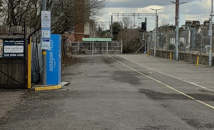 mpsbushhill's tweet photo. Ward Officers conducted a weapon search by BUSH HILL CAR PARK. No weapons found, but large number of used gas cylinders were found. Further monitoring at the location to follow. #BushHill #MPSEnfield TB https://t.co/6jkkx20dDb