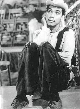 MundoCantinflas's tweet photo. Aqui, esperando la quincena. #Foto https://t.co/fMd4zkDl9Z