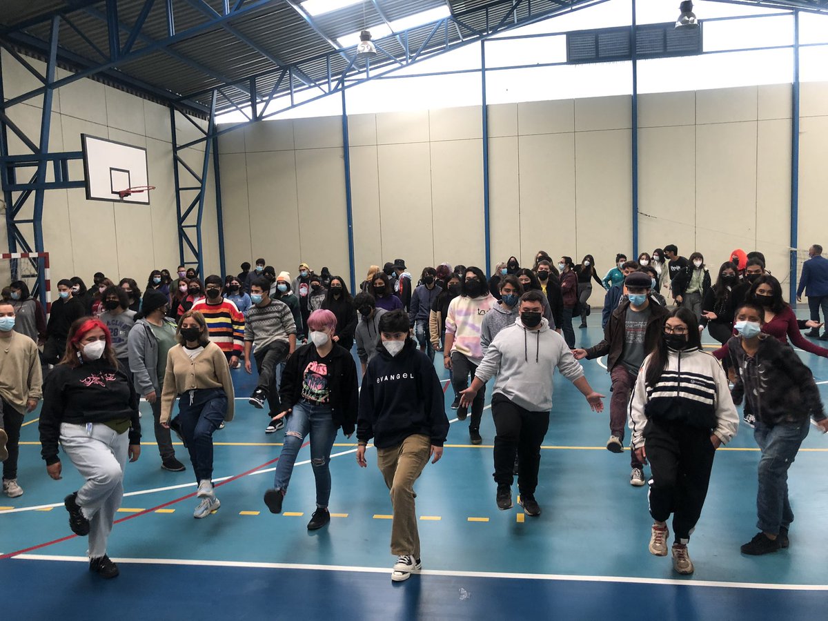 upla_comunica's tweet photo. 📸Estudiantes de primer año de las carreras de las facultades de Arte y Ciencias de la Actividad Física y el Deporte iniciaron sus actividades académicas en la #UPLA y participaron de la Jornada de Inducción #Mechones #PrimerAño #Bienvenida https://t.co/pN5hLmSXI1
