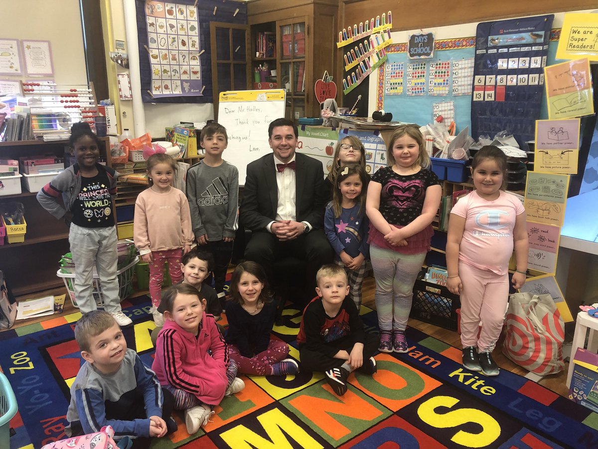 MrsStinson_K's tweet photo. We just finished our 5 week Junior Achievement Program. Thank you to Mr Hadley for being a great teacher! We enjoyed learning about needs, wants, saving, giving, etc. @TCSD  @TroySchool18 @JA_USA https://t.co/PPTt5YMWtd