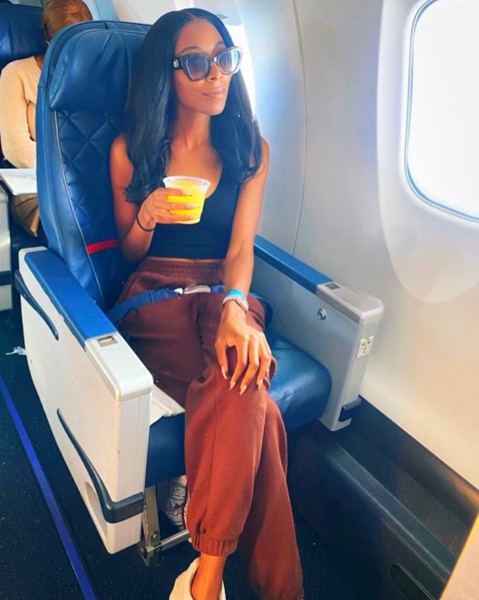 EmaniPayneTV's tweet photo. Me after any minor life inconvenience✈️because I just know the answer to all my problems is on the other side of a weekend getaway😂I guess it’s the Sagittarius in me🥴 #sagproblems #deltagirl https://t.co/96KvSAT4re