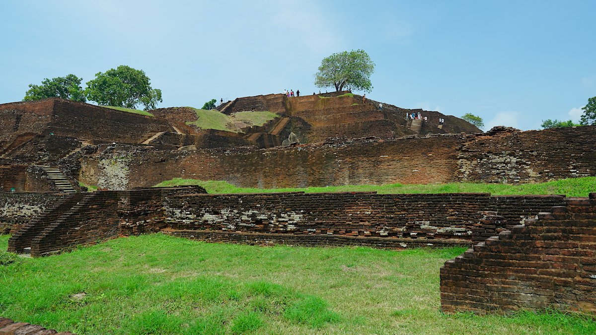 MikesRoadTrip's tweet photo. The Sigiriya Rock Fortress in the heart of #SriLanka is the most popular attraction in the country. This is really a remarkable place that dates back to the 3rd century BC. If you'd to see this amazing place, here is a video: https://t.co/v0BFINubTy

#sosrilanka https://t.co/PFYqhdWfnb