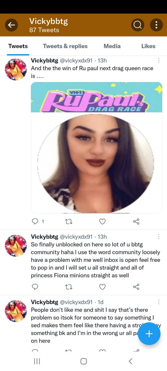 LiFeOrDeAtH15's tweet photo. What an absolute troll!!! Actually state of her and has the cheek to talk about anyone else's looks! Stealing people's pics and calling them drag Queens!! Please go look in a mirror before bullying other people!! https://t.co/6iYTEUYhv4