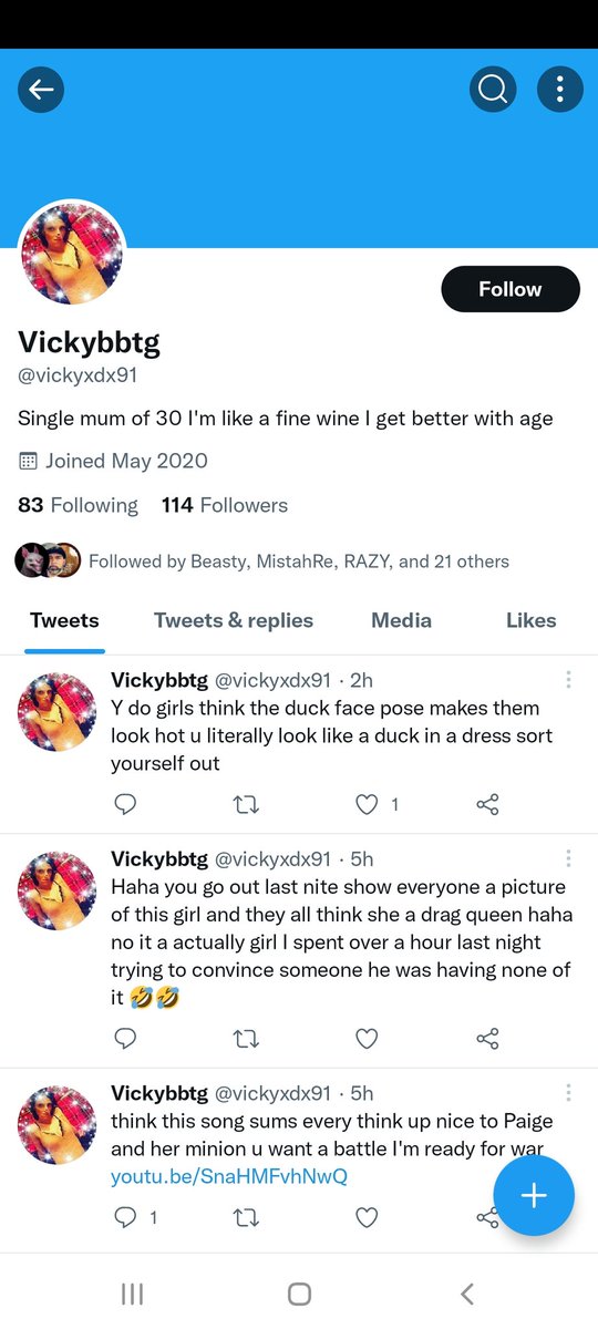 LiFeOrDeAtH15's tweet photo. What an absolute troll!!! Actually state of her and has the cheek to talk about anyone else's looks! Stealing people's pics and calling them drag Queens!! Please go look in a mirror before bullying other people!! https://t.co/6iYTEUYhv4