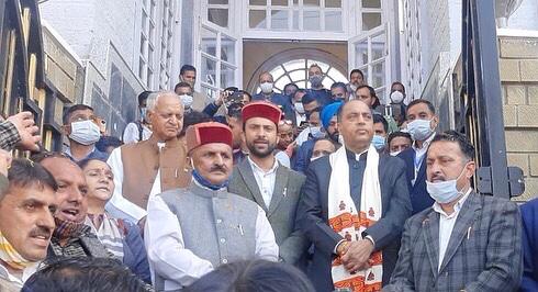 KaulNegi's tweet photo. हिमकोफेड अध्यक्ष की जिम्मेदारी मिलने के पश्चात आज रामपुर भाजपा मंडल के सभी कार्यकर्ताओं के साथ माननीय मुख्यमंत्री श्री जयराम ठाकुर जी से शिमला में भेंट हुई। मंडल के कार्यकर्ताओं के साथ माननीय मुख्यमंत्री जी का आभार व्यक्त किया तथा क्षेत्र सम्बंधित विषयों को उनके समक्ष रखा। https://t.co/39Cc8CcJwu