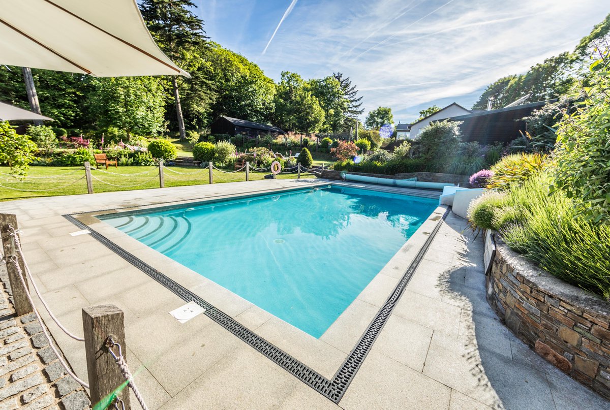 ✈️ WIN FLIGHTS TO GUERNSEY ✈️

Aurigny is giving you the chance to #win a pair of return flight tickets from either <a href="/EMA_Airport/">East Midlands Airport</a> or <a href="/manairport/">Manchester Airport</a> to Guernsey, including a 2-night stay at <a href="/SarkHotel/">Stocks Hotel 🌟 Sark</a> 😍

>> To enter, LIKE ❤️ + RETWEET 🔃 this post

*T&amp;Cs apply. Ends 11:59pm 16.03.22