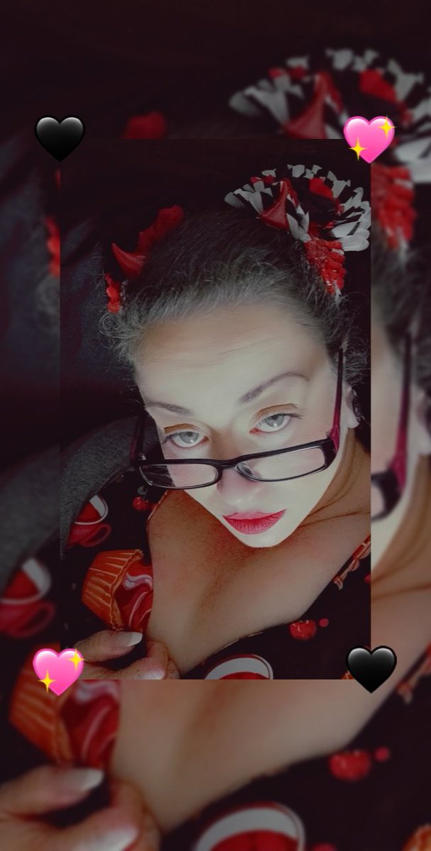 Mo_Mouse82's tweet photo. I'm a real monster. #monster #spooky #scary #devil #Red #glasses #RedLipstick #redlips #nerd #gamer #gamergirl #streamer #streamergirl https://t.co/KwI70wPoea