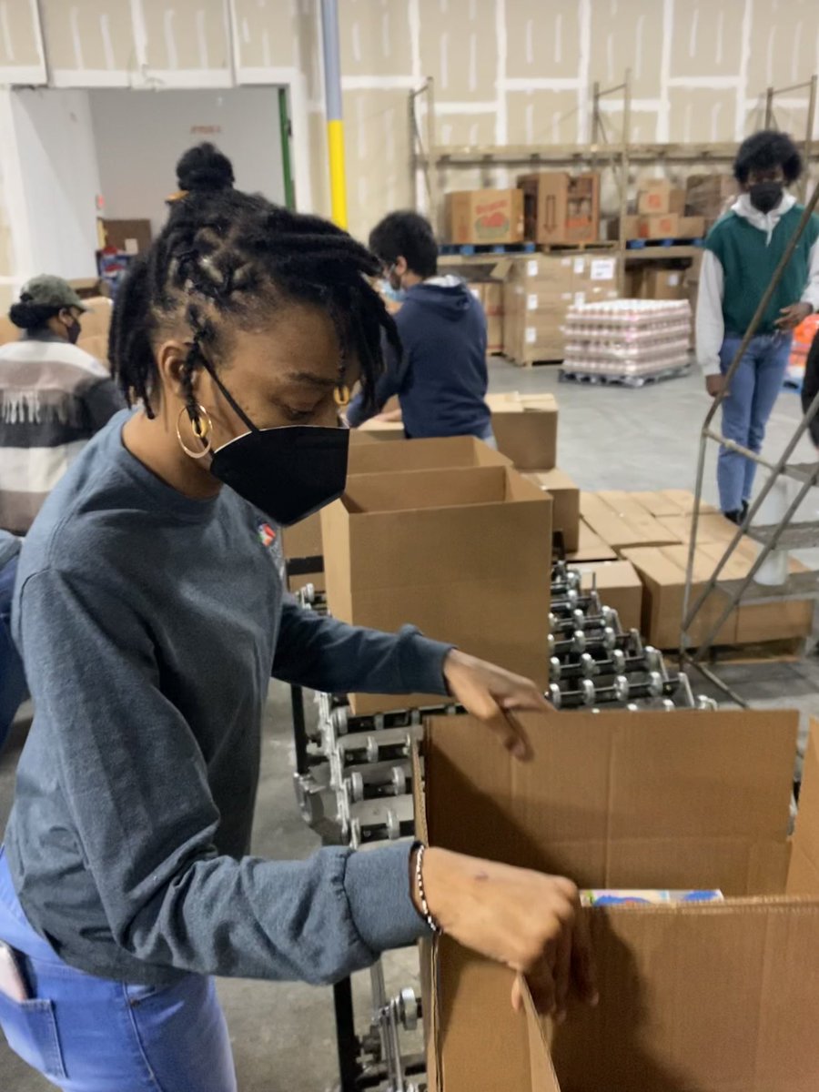 CISAConleyHills's tweet photo. It’s great to work for an organization that promotes time off for volunteering. Today site coordinators from @CFeldwood @Cisa_Gullatt @TheConleyHills helped pack meals for 550 families for @HOPEatlORG. @cisatlanta 🥗🍞🍗 https://t.co/1ZQ0ONPnVC