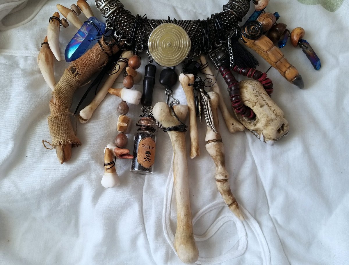 Raven_elf's tweet photo. Handmade Talisman necklace full of creepy stuff, mostly bones made of fimo with beads, wire, fabric and paint.
This was made for @SteveHowellYeti who is in the #Wintermark nation of Empire LARP 😃
#craft #crafts #Talisman #LARP #EmpireLRP #EmpireLARP #Witch #Gothic #necklace https://t.co/WTB2uAx6OG