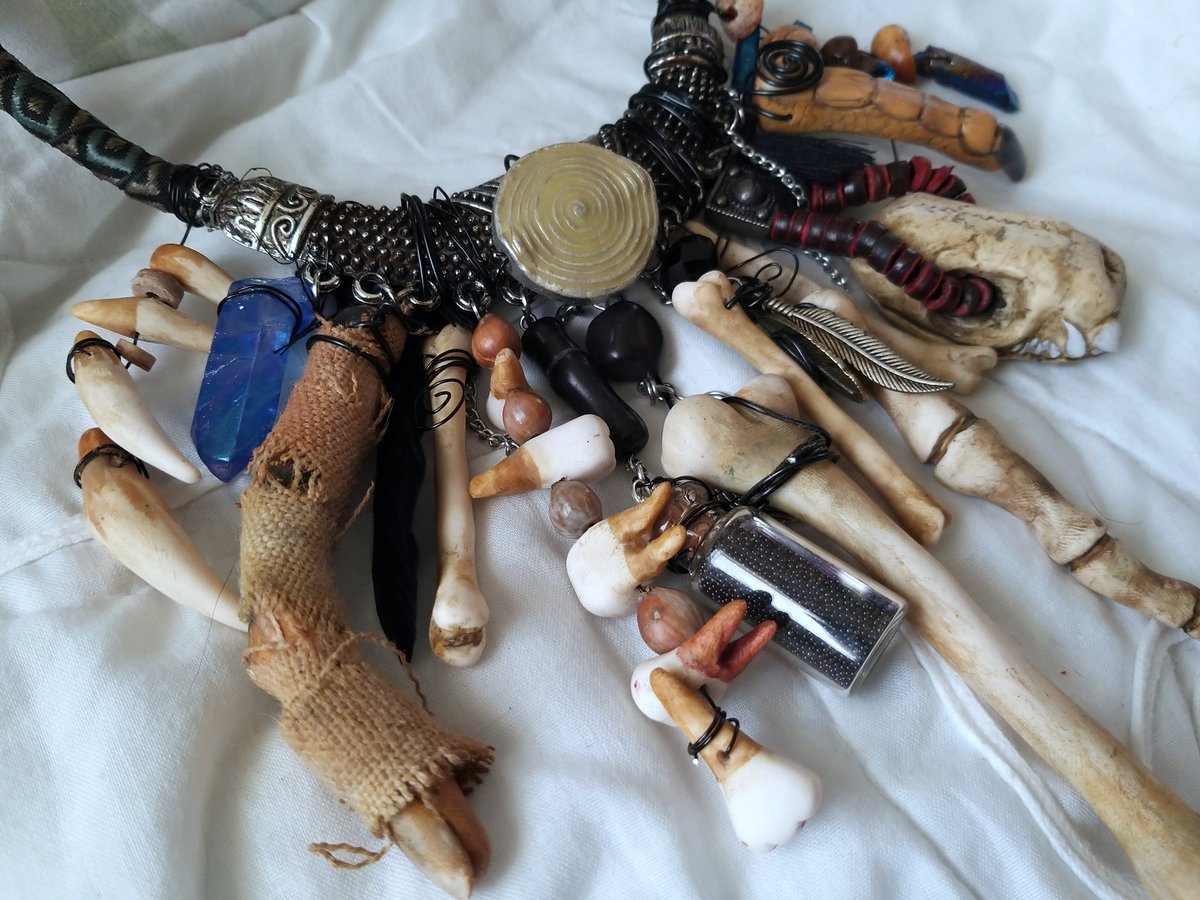Raven_elf's tweet photo. Handmade Talisman necklace full of creepy stuff, mostly bones made of fimo with beads, wire, fabric and paint.
This was made for @SteveHowellYeti who is in the #Wintermark nation of Empire LARP 😃
#craft #crafts #Talisman #LARP #EmpireLRP #EmpireLARP #Witch #Gothic #necklace https://t.co/WTB2uAx6OG