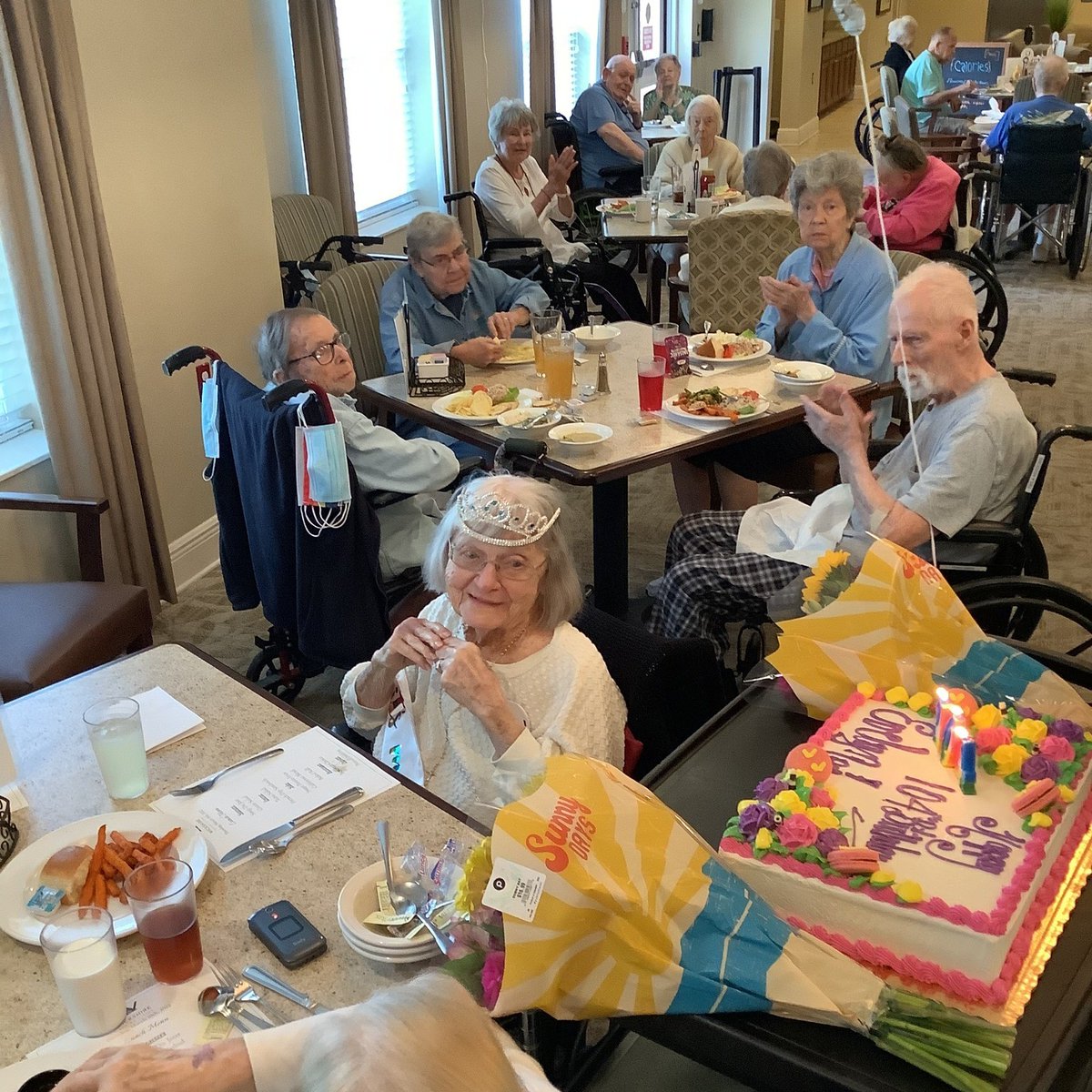 🎂💐Happy 104th Birthday! Last week, Evelyn, a resident of our Wickshire Fort Myers community, celebrated her birthday. She was joined in celebration by her friends, family, and fellow residents. We hope you enjoyed your special day! 
#WickshireWay #SeniorLiving