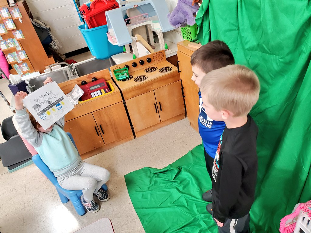 msgettinger's tweet photo. Who says kindergarteners can't green screen!? These kids worked so hard last week drawing and writing their weather reports and then making a weather video! #kindergarten #teachinglittleleaders #bLEADsgreen @DoInkTweets https://t.co/djGRyqSTMA