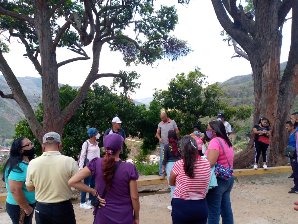 brippas's tweet photo. Las brippas en reunión con la hidrológica en la bomba de mamera vieja en la recuperación de los espacios. Junto a los responsables de los ejes. https://t.co/iEPf2on3NN