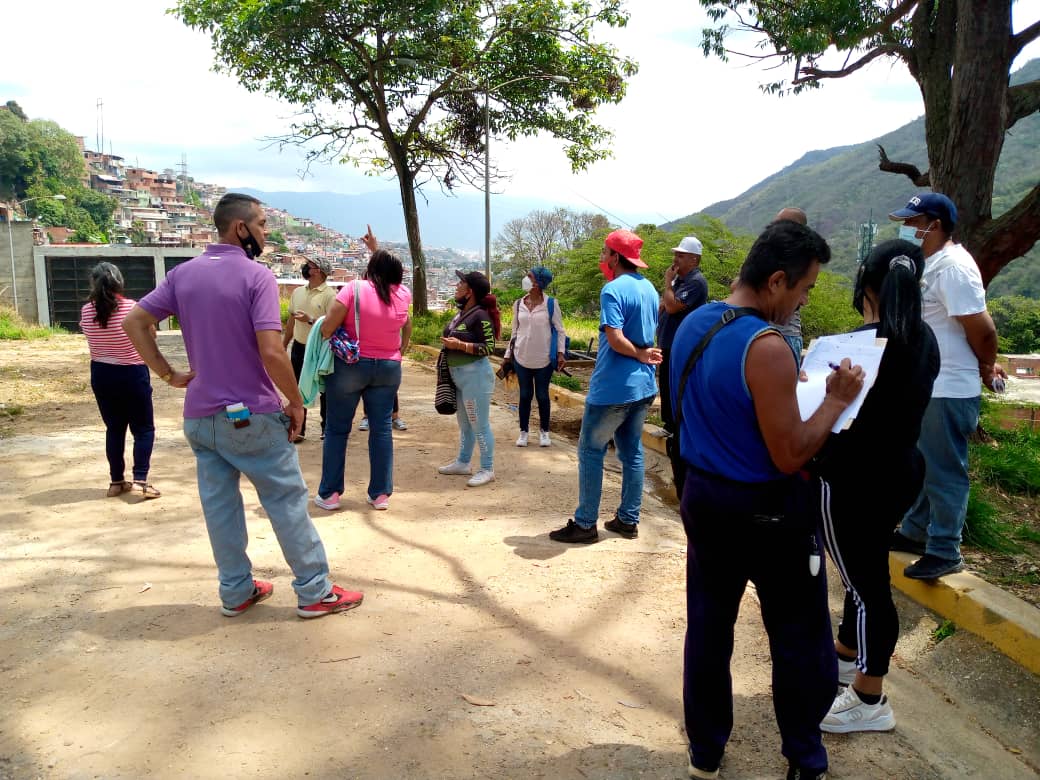 brippas's tweet photo. Las brippas en reunión con la hidrológica en la bomba de mamera vieja en la recuperación de los espacios. Junto a los responsables de los ejes. https://t.co/iEPf2on3NN