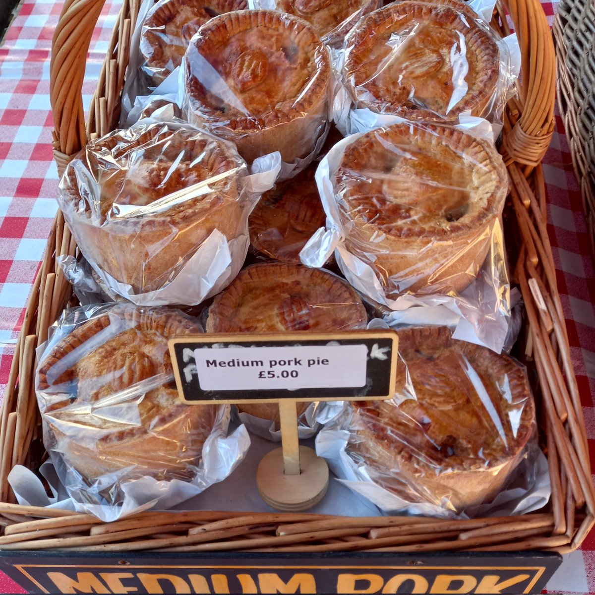 buxtonmarkets's tweet photo. Lots of lovely fresh food, plants, household goods, clothing and accessories, watch repairs and more on Buxton Market tomorrow. https://t.co/5pfkqYmdHQ