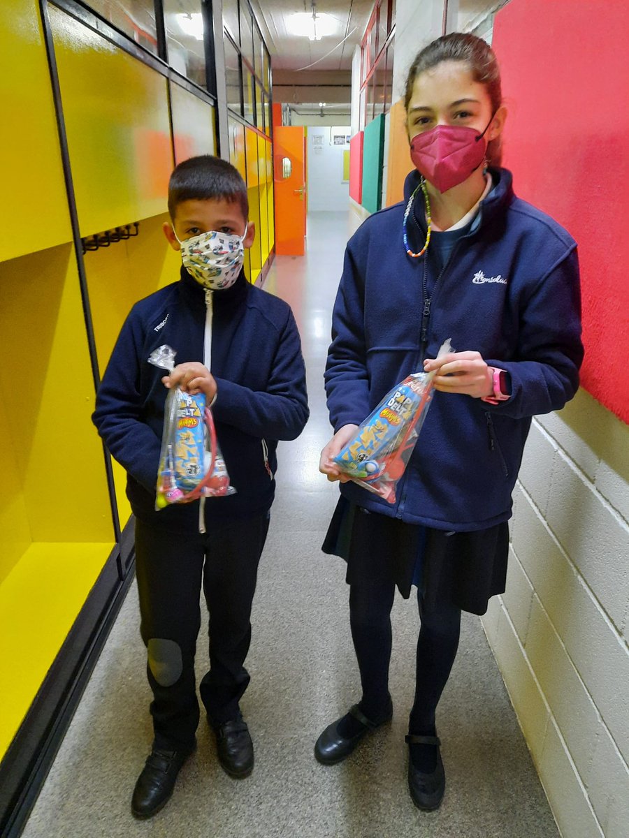 ConsolacionOnda's tweet photo. 🥳🥳We are so proud of our great spellers. 🥳🥳 Congratulations to Lucas, Juanjo and María for their participation at the National Final Spelling Bee contest. 🐝🐝 @AMCO_iberia
#ConsolaciónEduca
#Happytolearn https://t.co/vQTOTCnrJC