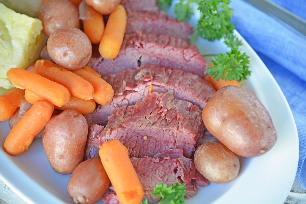 Instant Pot Corned Beef and Cabbage is the best way to prepare brisket for St. Patrick's Day! Fork tender meat made with a delicious spice blend and root vegetables.

Recipe: savoryexperiments.com/instant-pot-co…