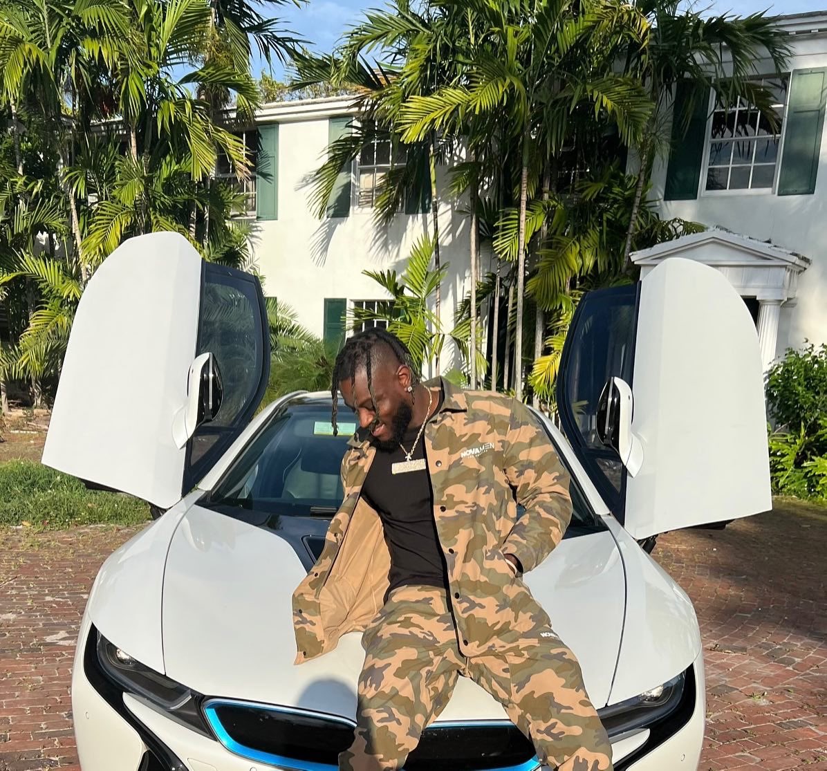 rapper_fly's tweet photo. She tryna get flewd out for the weekend 🌴❗️ https://t.co/0oAc1OujVx
