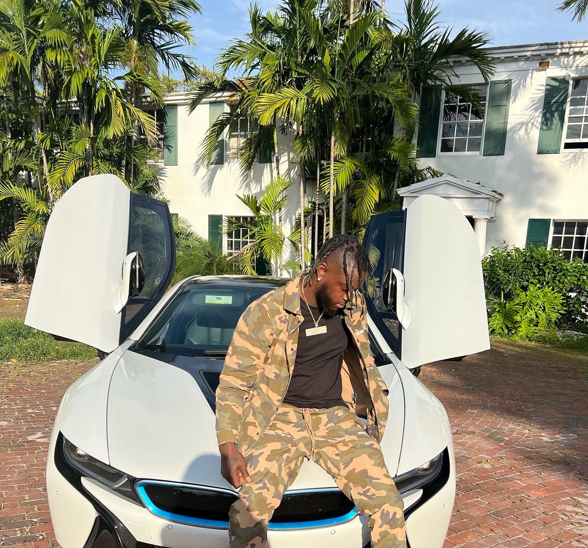rapper_fly's tweet photo. She tryna get flewd out for the weekend 🌴❗️ https://t.co/0oAc1OujVx