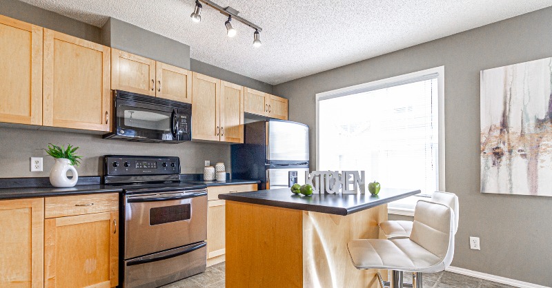 DrummerRealty's tweet photo. This SPACIOUS two bedroom END unit is located in one of the best locations within the complex. Features include double master bedrooms, each with their own 4 piece bathrooms AND a Double Garage.
Check out our website today for more information!