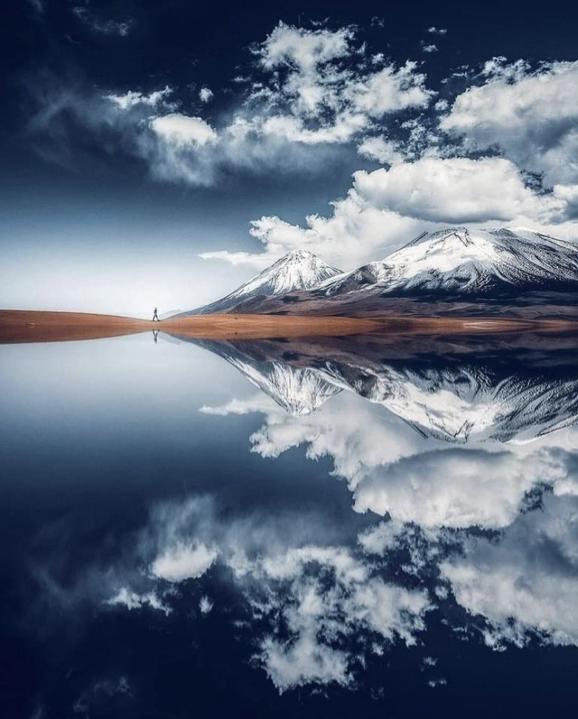 LMPositif's tweet photo. 🌋 Une impressionnante photographie du Licancabur (5 920 mètres), un stratovolcan situé à la frontière entre la Bolivie et le Chili ! ❤️

📸 Samir Belhamra https://t.co/hq8xEPSko0
