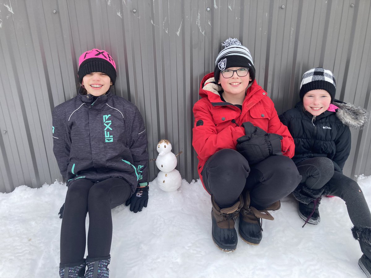 StBernadetteBob's tweet photo. Finally outdoor recess and some sun! @RCSD_No81 #bobcatpride #minisnowman https://t.co/l2INpKczNJ