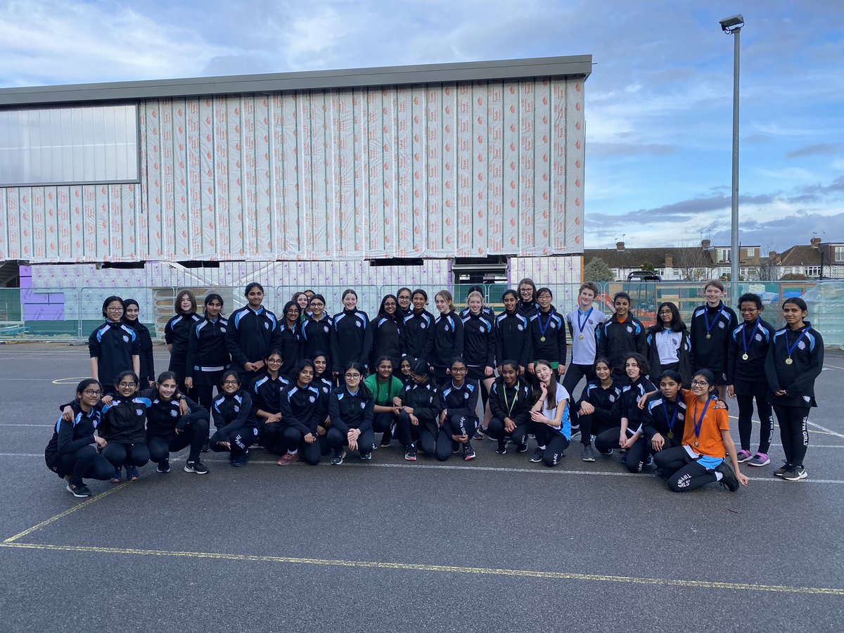 tiffingirls_pe's tweet photo. Great to see so many students competing in the Year 8 intra-club netball tournament today. Congratulations to Team 6 who came 1st 🥇 #fitfuture #teamtiffn #netball https://t.co/UClAeUUPTA