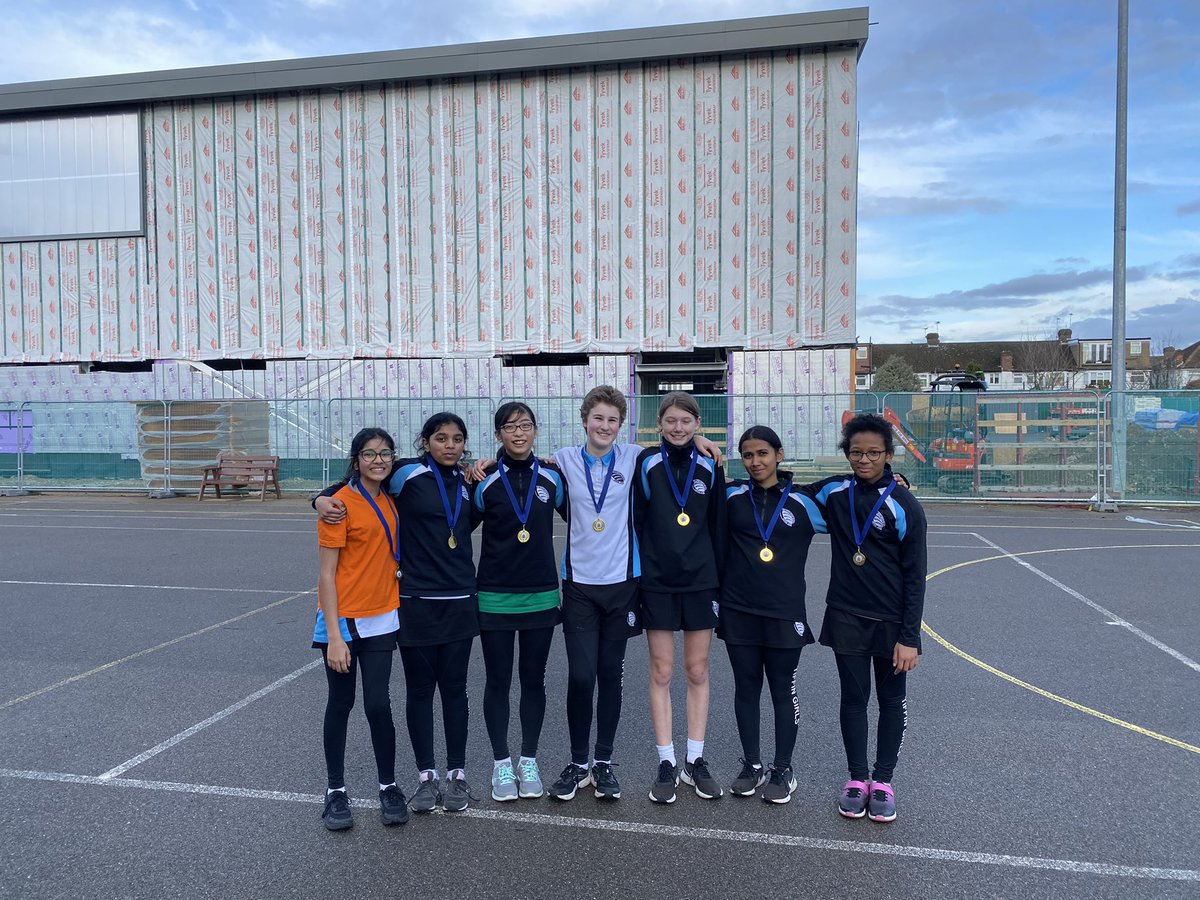 tiffingirls_pe's tweet photo. Great to see so many students competing in the Year 8 intra-club netball tournament today. Congratulations to Team 6 who came 1st 🥇 #fitfuture #teamtiffn #netball https://t.co/UClAeUUPTA
