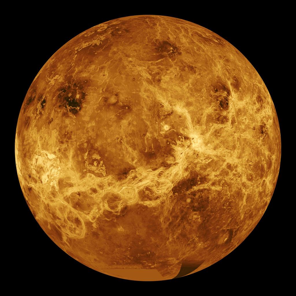 NASAGoddard's tweet photo. "Don’t be afraid to fail because that means you are setting high goals for yourself."  

As the Deputy Project Scientist for the #DAVINCIMission, Dr. Erika Kohler designs experiments simulating extreme environments on other planets. #WHM https://t.co/YPtpmrfwxB