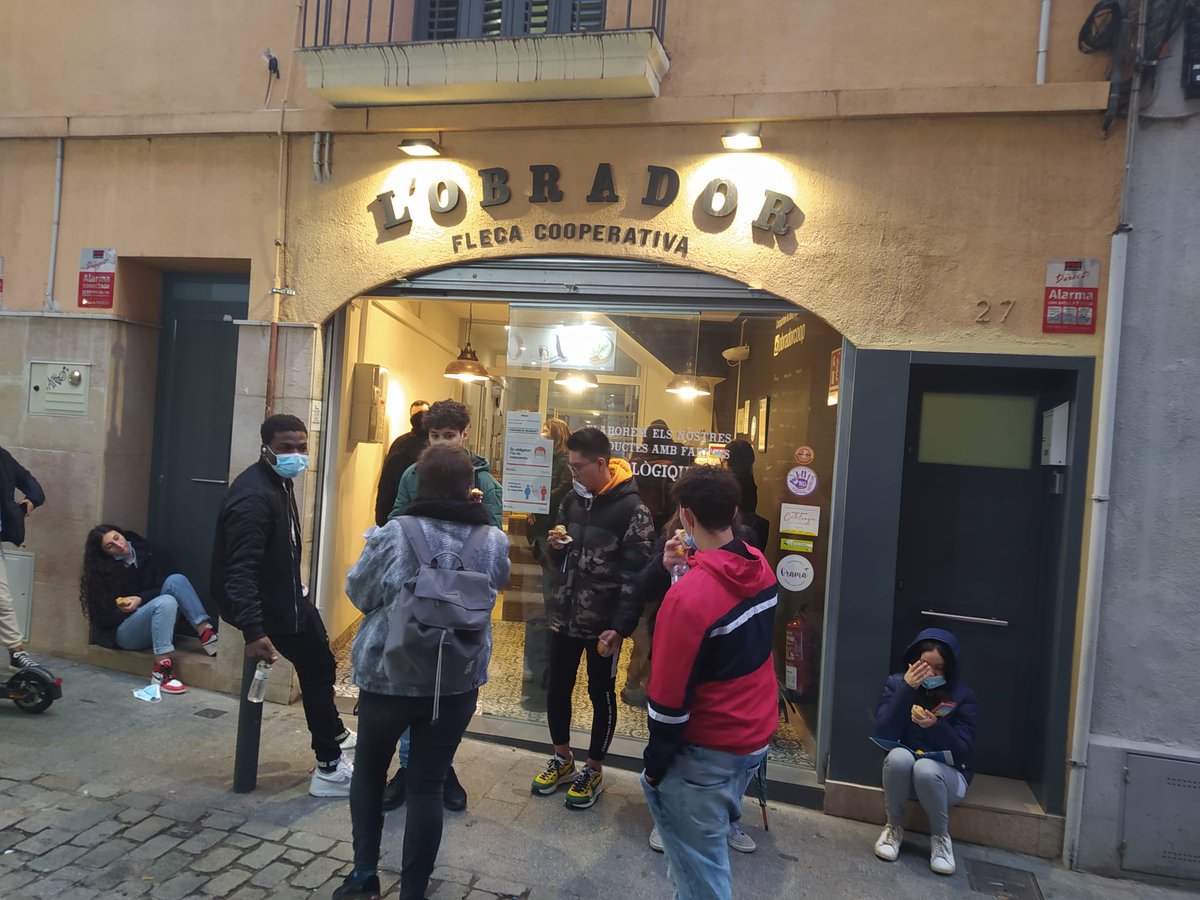 xarxaociscg's tweet photo. Tastet D'Oficis amb @germina 

Avui hem estat en @ObradorCoop  on ens han explicat el seu treball i el funcionament de les cooperatives.

Moltíssimes gràcies per obrir-nos les vostres portes i a @aitorblanc del @AteneuBNord  ❤️ https://t.co/pRNBgERkup