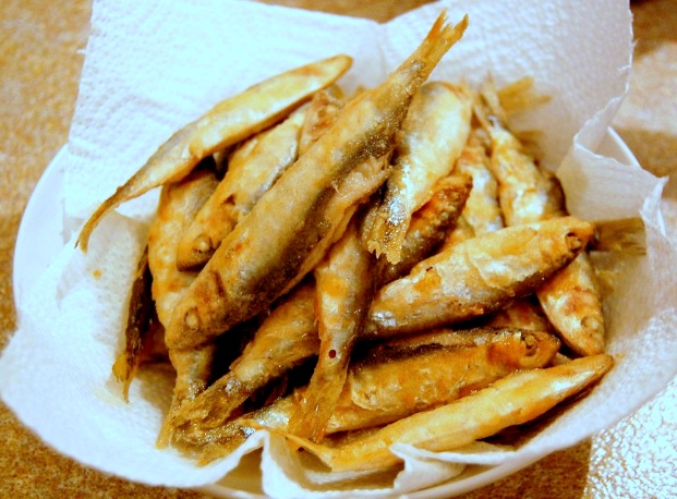 BobtMgb's tweet photo. They say Jack Sprat could eat no fat, but bugger I enjoy a nice plate of sprats #sprats https://t.co/aUxXa6qo0M