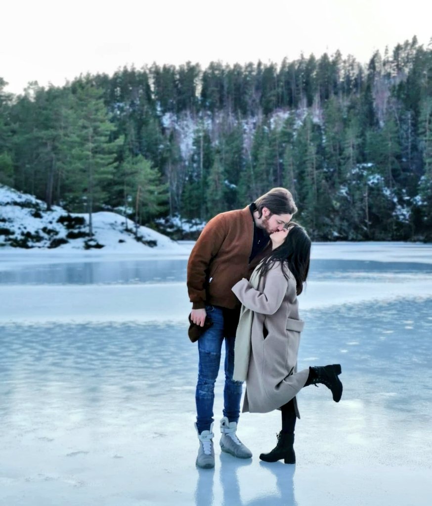 ciriastark's tweet photo. we got engaged https://t.co/pdk5HIpSf6
