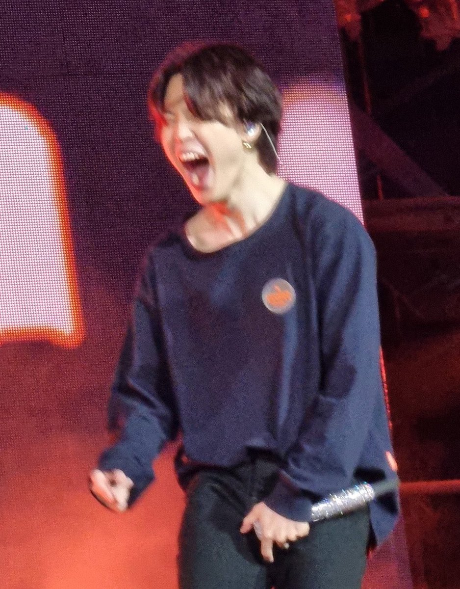 liIjiminvert's tweet photo. happiness is stored in jimin https://t.co/AtwbbCCX9D