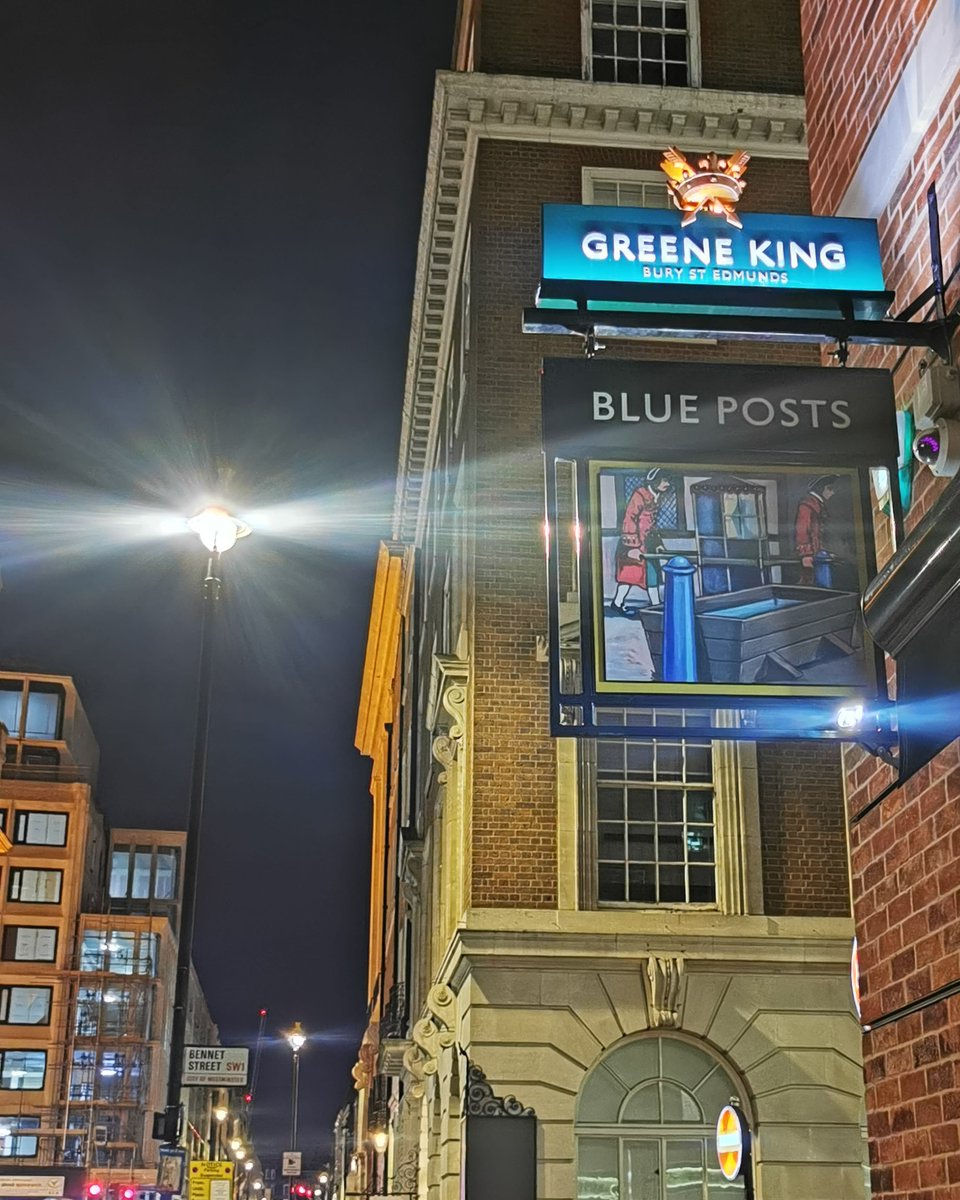 TheBluePostsSt1's tweet photo. No place like The Blue! 🍺

#GreeneKing #StJamess #GreenPark #TheRitz #CentralLondon #LifeInPubs #PubLife https://t.co/UHrqiMvbRJ