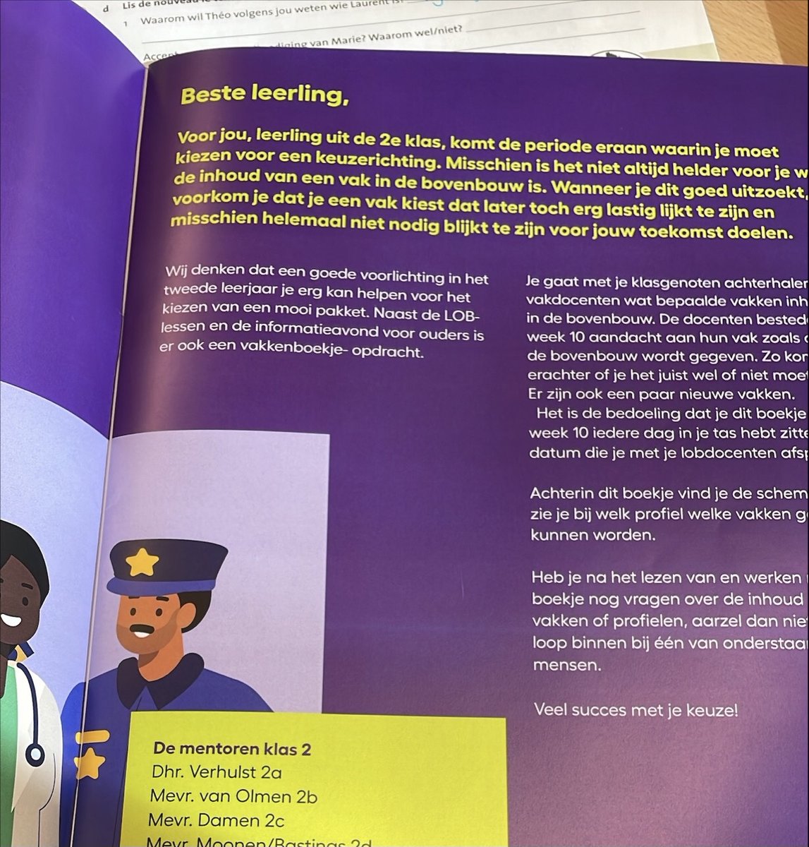 CurioEffent's tweet photo. Week van het Vakkenpakket! 
Klas 2 heeft zich al goed voorbereid met dit mooie vakkenboekje, om te onderzoeken waarom een bepaald vak belangrijk zou kunnen zijn voor je loopbaan. 
En nu is het dus zo ver: de keuze wordt onder begeleiding van de mentor en onze decanen gemaakt. https://t.co/OsFKtrICwe