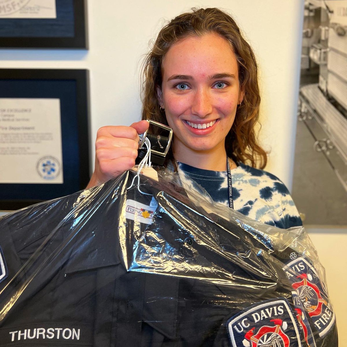 UCDavisFire's tweet image. Here are a few of our new Student EMTs picking up their uniforms for the first time ever at Station 34! Thanks to Curtis Blue Line (@curtisblueline) our students are ready to go! 👍

#UCDFD #UCDavis #AggiePride #CommunityOfEverydayHeroes #UCDavisFire #PulsePoint #FireFighter #EMT