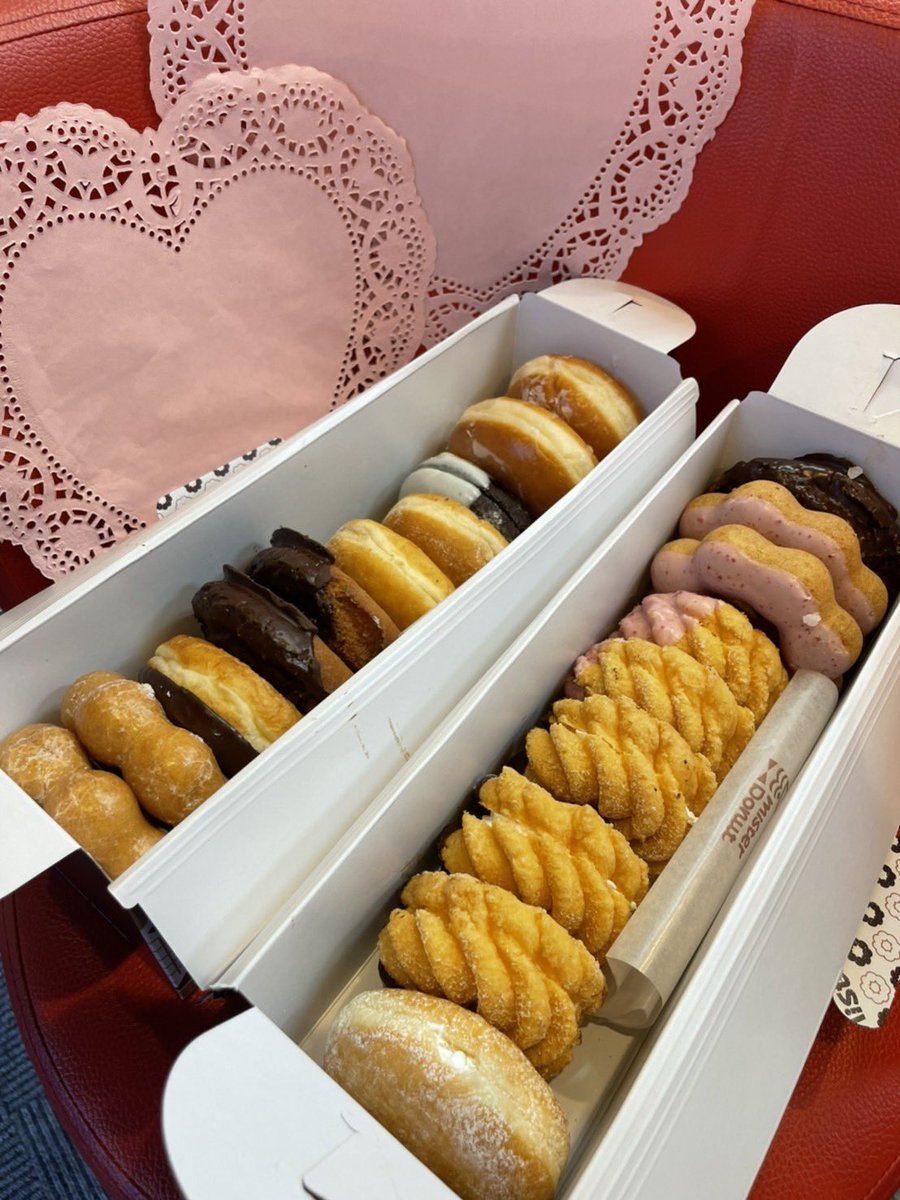 aikasmilePOLA's tweet photo. スタッフのご主人から毎年届くたくさんのドーナツ🍩💕
ありがとうございます🙏
＃ホワイトデー　＃POLA
＃ポーラ　＃川中島エステ　＃篠ノ井エステ https://t.co/dUpzEFZDNs
