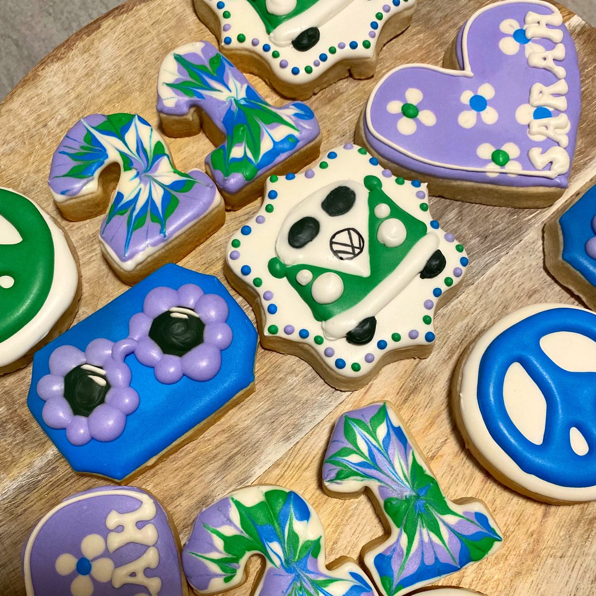 Wishing a groovy 21st birthday to Sarah! ☮️🌈🚐✌🏼✨ 
.
.

#birthdaycookies #21stbirthday #hippiecookies #cookie #cookies #cookieart #cookiedecorating #cookieoftheday #sugarcookies #customcookies #decoratedcookies #royalicing #royalicingcookies #cookiesrtist #buffalo #buffalony