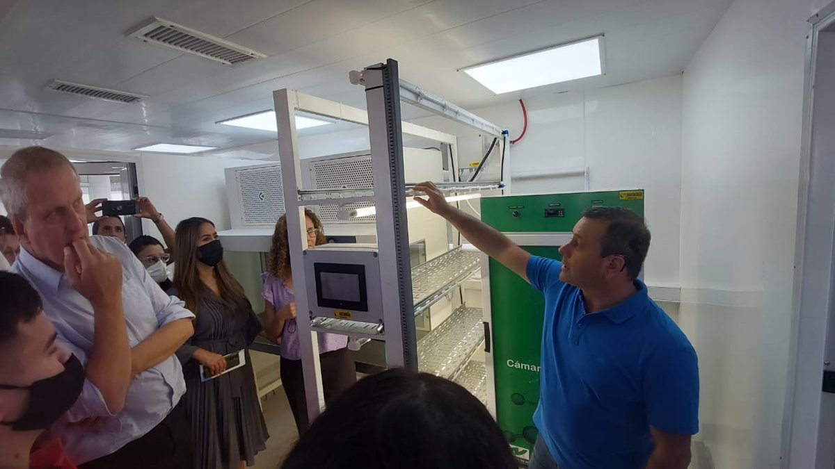 gilsonb10's tweet photo. El Mtro de Educación de la Nación @jaimeperczyk visitó la fabrica @faniotargentina donde pudo hablar con estudiantes docentes y directores de distintas escuelas técnicas de la provincia
Recorrimos el aula nueva de agropecuaria, donde se capacitará a las personas en biotecnología https://t.co/DJZlxhVcAu