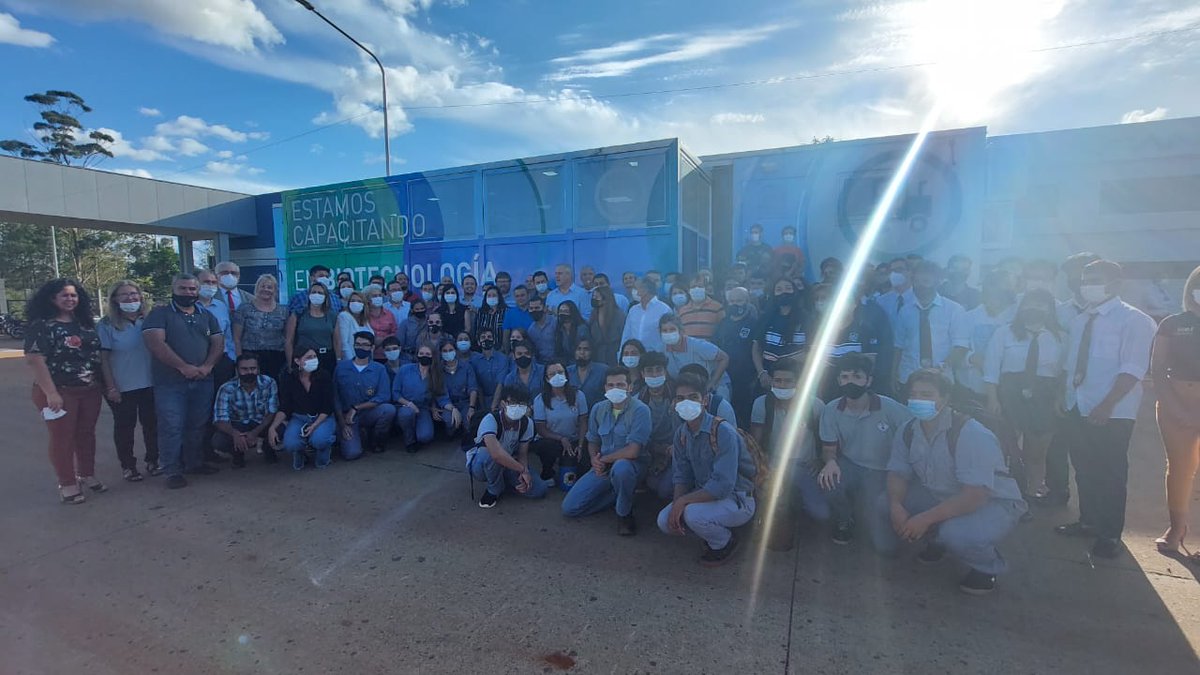 gilsonb10's tweet photo. El Mtro de Educación de la Nación @jaimeperczyk visitó la fabrica @faniotargentina donde pudo hablar con estudiantes docentes y directores de distintas escuelas técnicas de la provincia
Recorrimos el aula nueva de agropecuaria, donde se capacitará a las personas en biotecnología https://t.co/DJZlxhVcAu
