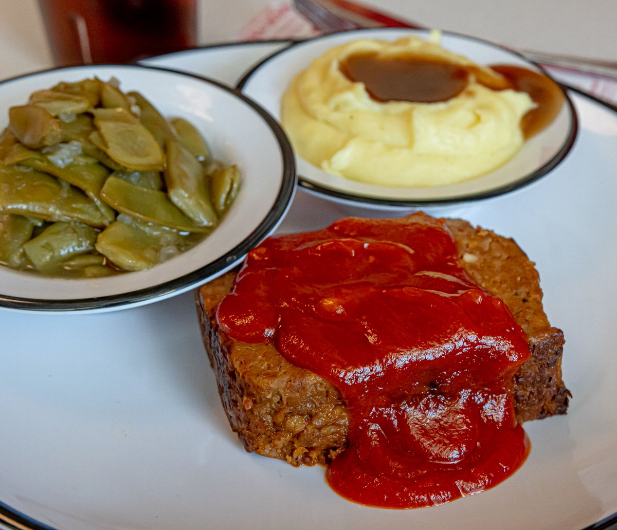EPSodaShop's tweet photo. Springtime means more excuses to get out and #eatlocal. Stop by for a meat and three so good you’ll never wanna leave! #meatnthree #comfortfood #nashvillefoodies https://t.co/lVmNPrfVLH