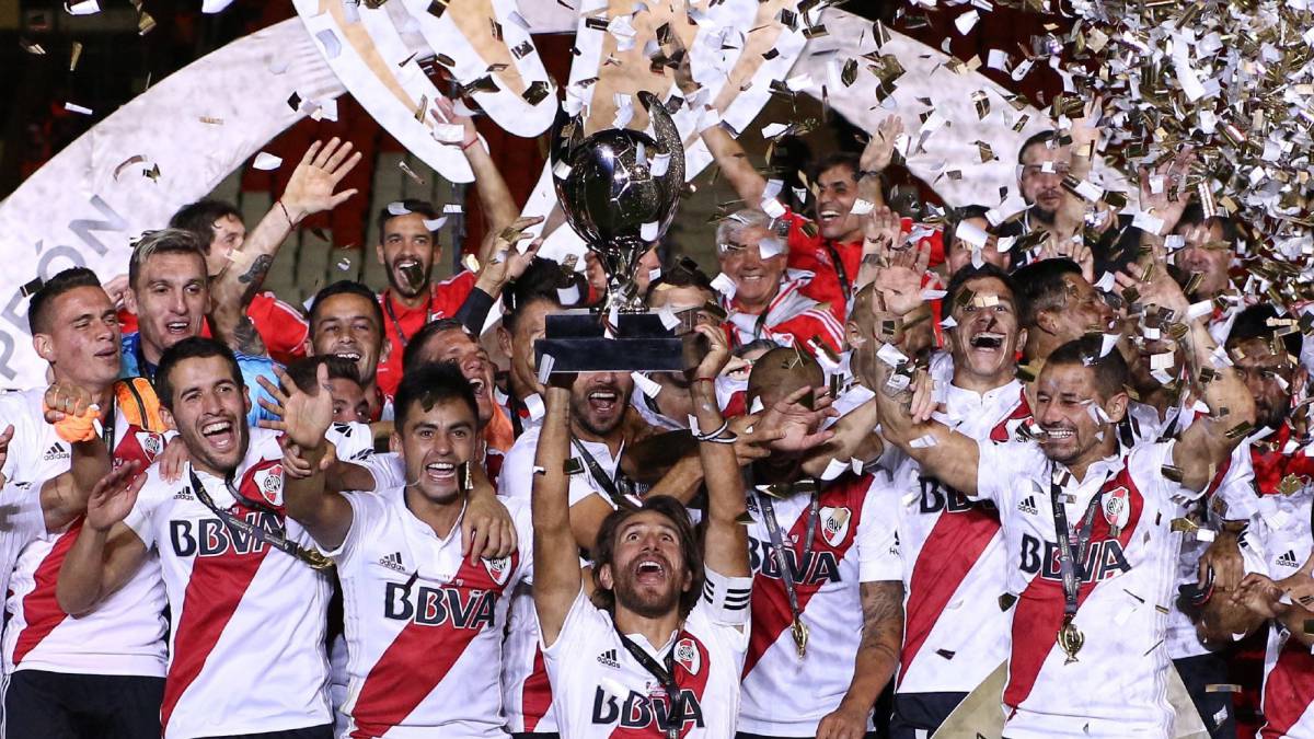 soloriverp18's tweet photo. #UnDiaComoHoy hace cuatro años, River Plate se consagraba campeón de la Supercopa 2018. https://t.co/ABEx0YwpDo