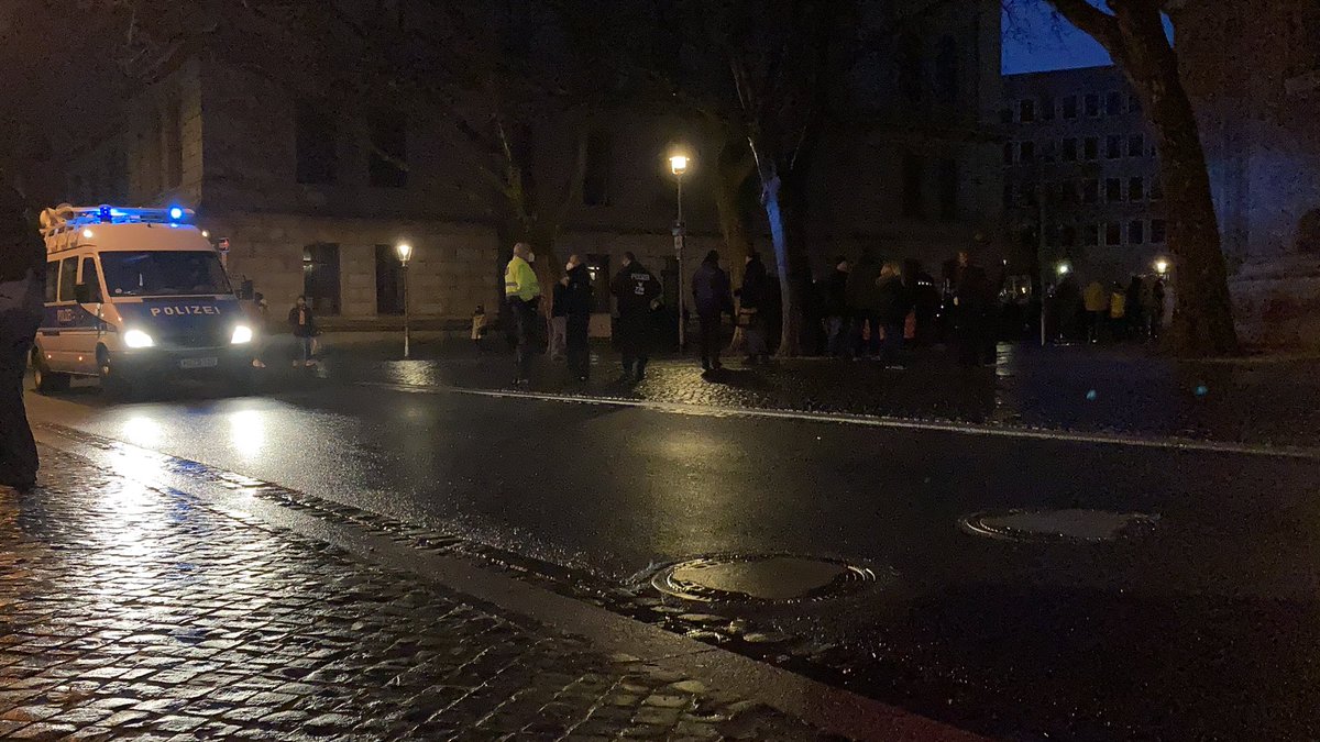 FreieNDSWatch's tweet photo. 18:50 Die Demonstration stellt sich auf. #bs1403 https://t.co/IbVhy0by4H