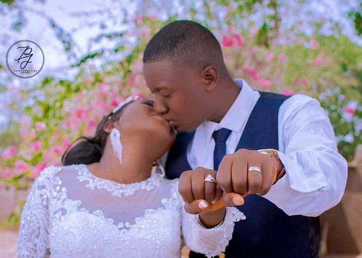 promoting_jos's tweet photo. 🙈🙈 This one sweet me 😋
♥️♥️♥️♥️

#JosWedding2022
#PromotingJos 
#PJphotos https://t.co/nY6AdGd5iP