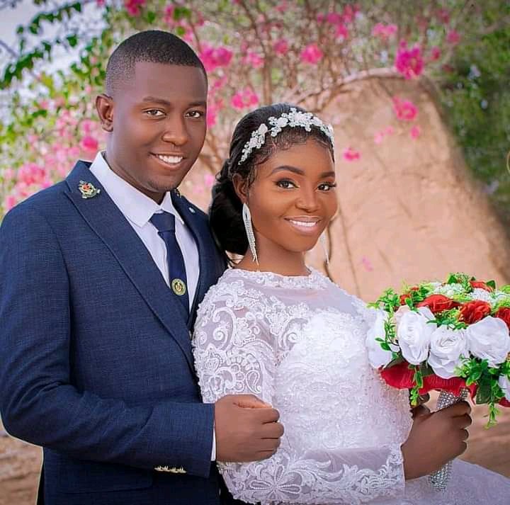 promoting_jos's tweet photo. 🙈🙈 This one sweet me 😋
♥️♥️♥️♥️

#JosWedding2022
#PromotingJos 
#PJphotos https://t.co/nY6AdGd5iP