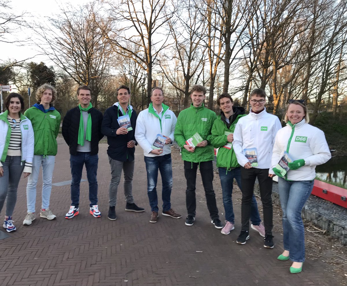 📢 GET OUT THE VOTE📢

We gaan nog even door. Tot de stembussen op woensdag om 21:00 gesloten zijn! 

Ook even met kandidaten van <a href="/GL_Amstelveen/">GroenLinks Amstelveen</a> studenten opgeroepen om te gaan stemmen 🗳 . 

Kies voor:
🍀 Goed klimaat
🏡 Beter wonen
🎓 Beste onderwijs

Stem D66!