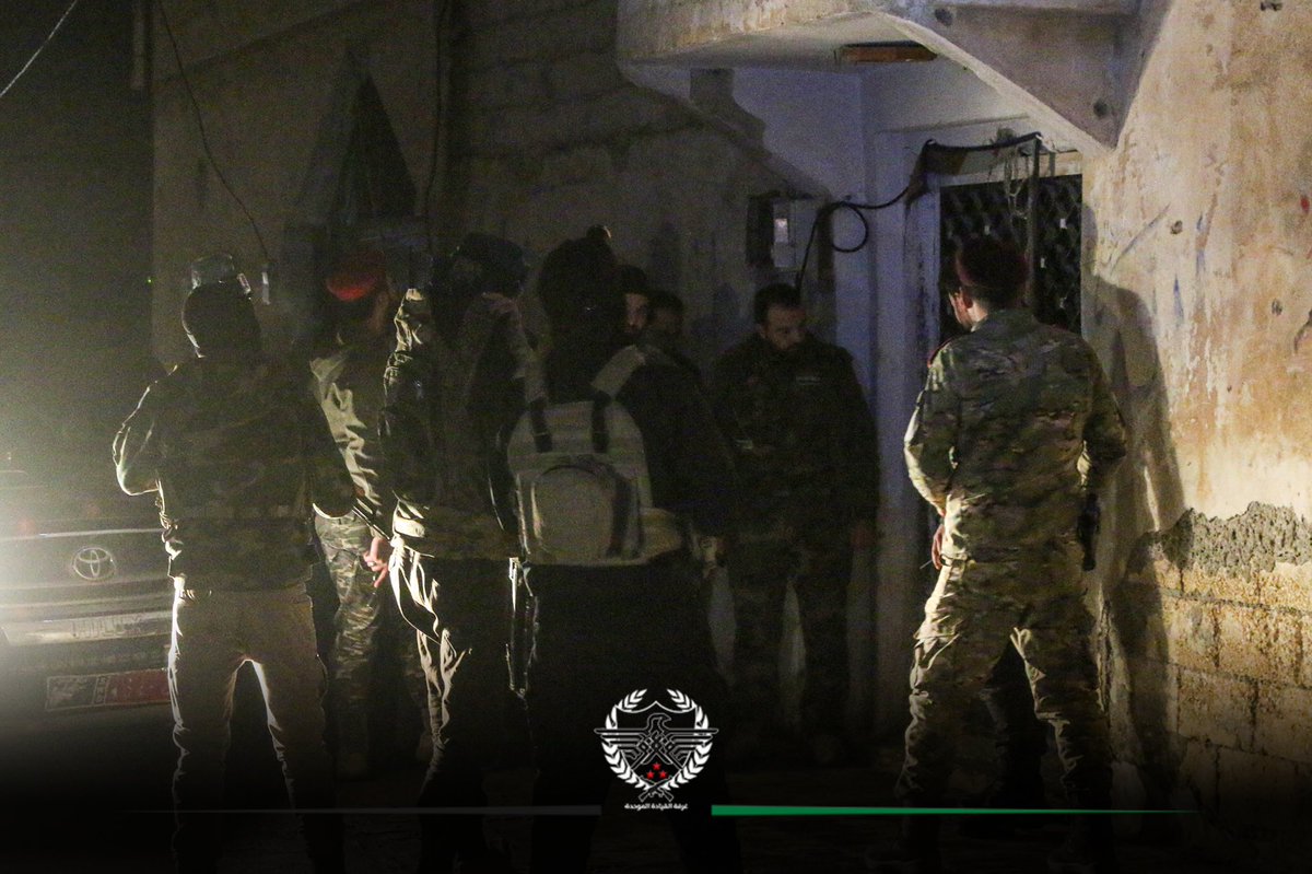 UniLeadership's tweet photo. #غرفة_القيادة_الموحدة
#عزم

قوّات غرفة القيادة الموحدة-عزم وبالتعاون مع الشرطة العسكرية تعتقل مجموعة من مروجي المخدرات في منطقة تل أبيض بريف الرقة.

https://t.co/BdIrvZlFrU https://t.co/qOia7TRn8l