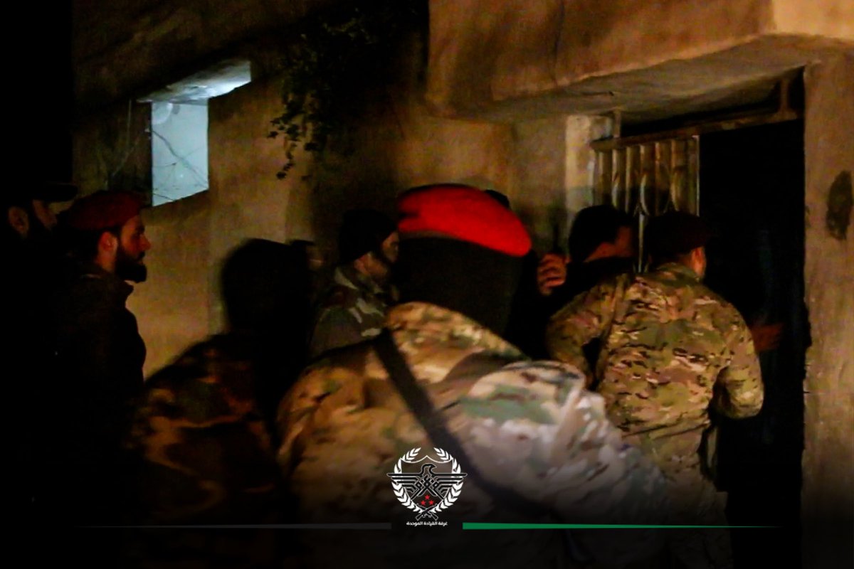 UniLeadership's tweet photo. #غرفة_القيادة_الموحدة
#عزم

قوّات غرفة القيادة الموحدة-عزم وبالتعاون مع الشرطة العسكرية تعتقل مجموعة من مروجي المخدرات في منطقة تل أبيض بريف الرقة.

https://t.co/BdIrvZlFrU https://t.co/qOia7TRn8l