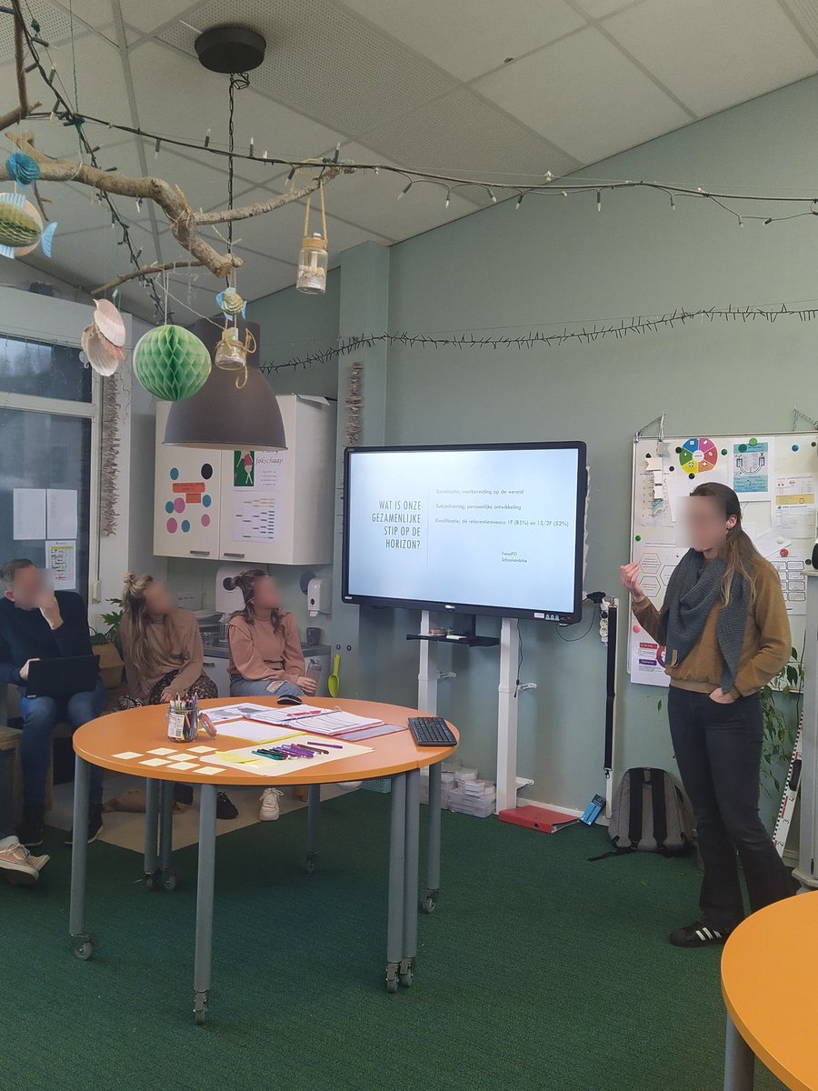 obsdeieme's tweet photo. Voor het eerst sinds heel lang weer écht samen vergaderen. Onze IBers namen ons mee in de trendanalyse. Collega @xs2me maakt vaak een visueel verslag. Hieronder een stukje daarvan.
Na afloop hadden we een mamibo. (=vrijmibo op maandag).#jenaplan #vieren #nieuwsgierig https://t.co/mTha3t2uKi